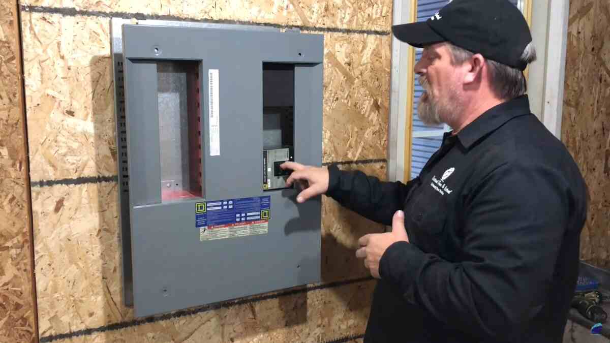 i-line-circuit-breaker-installation-process-showing-panel-internal-view