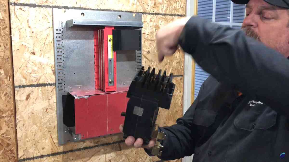 replace-i-line-breaker-safely-following-lockout-tagout-safety-protocols