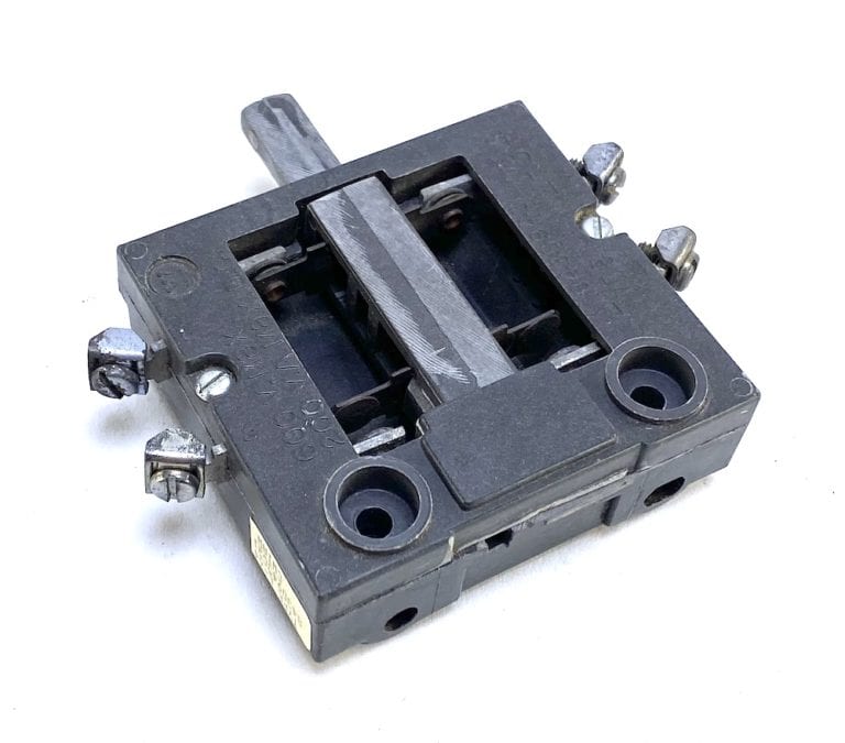 Westinghouse 843D943 600Vac L64 1NO/1NC Auxiliary Interlocking Switch