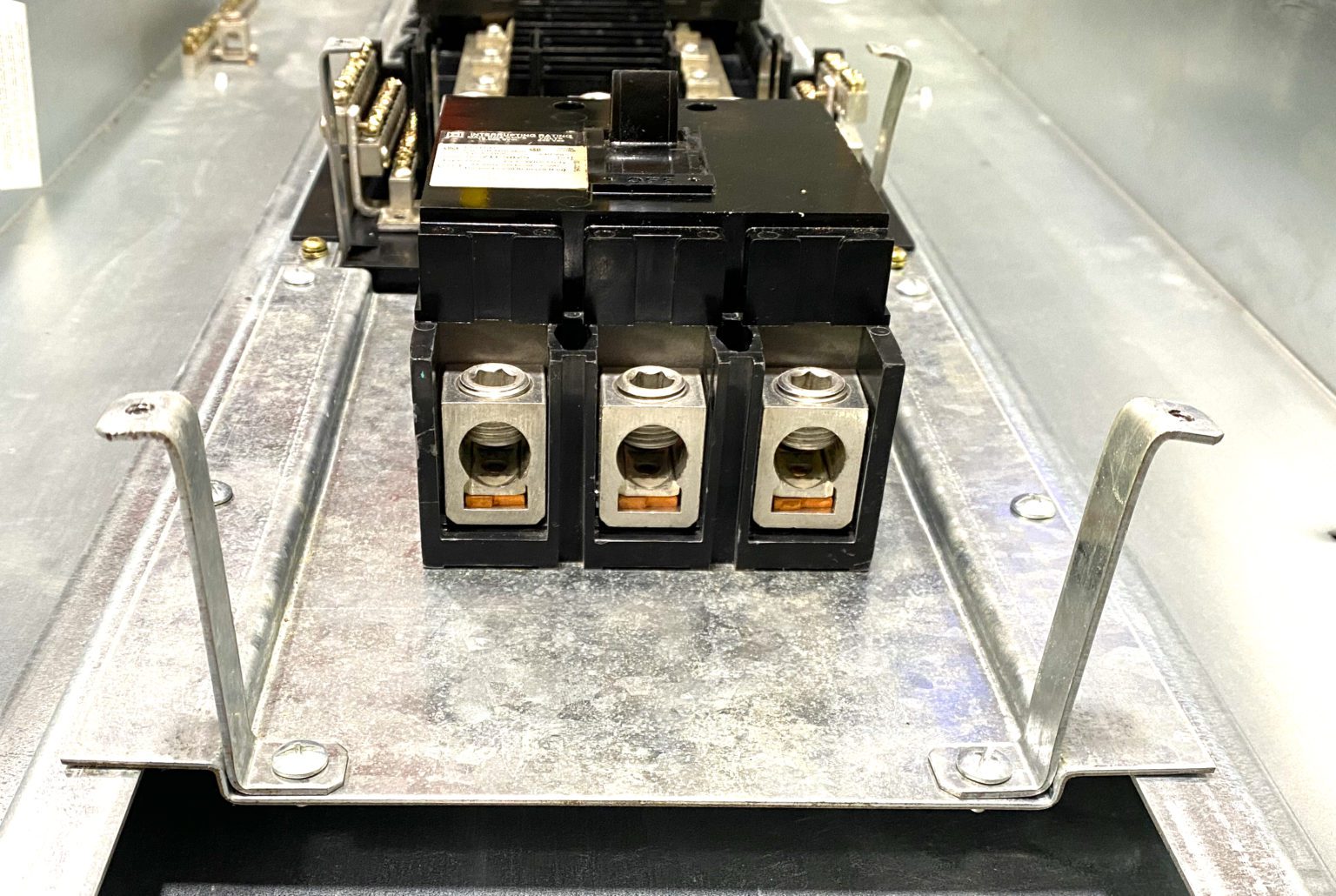 Square D NQOD 3P4W 225 Amp 240 Vac 42 Cir Main Breaker Panel