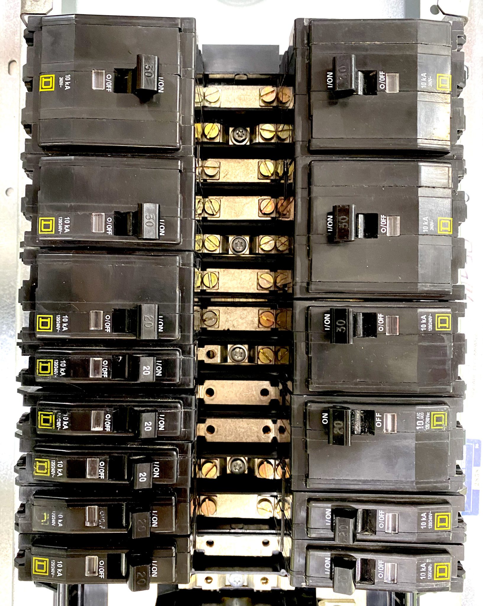 Square D NQOD 3P4W 225 Amp 240 Vac 42 Cir Main Breaker Panel