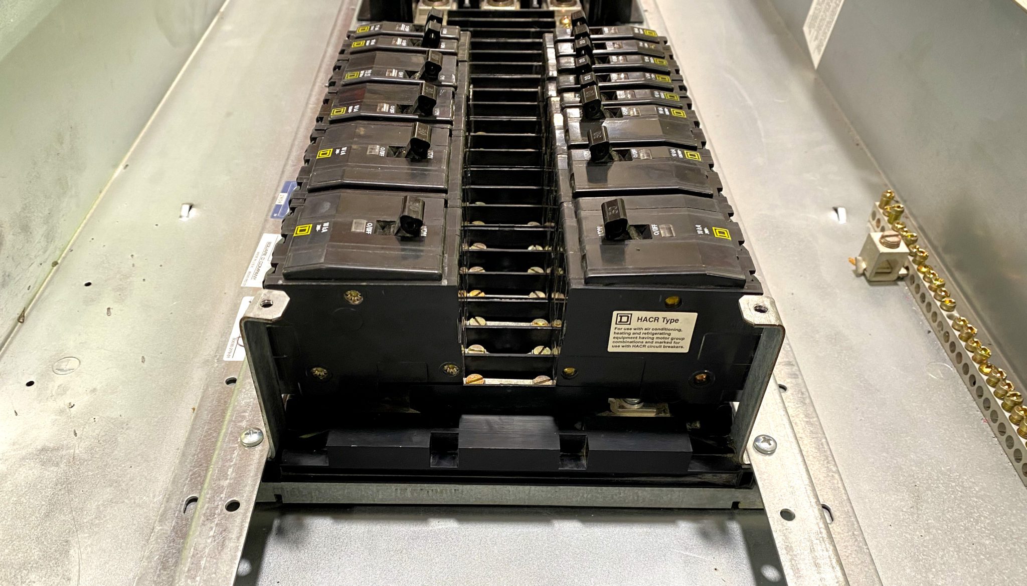 Square D NQOD 3P4W 225 Amp 240 Vac 42 Cir Main Breaker Panel