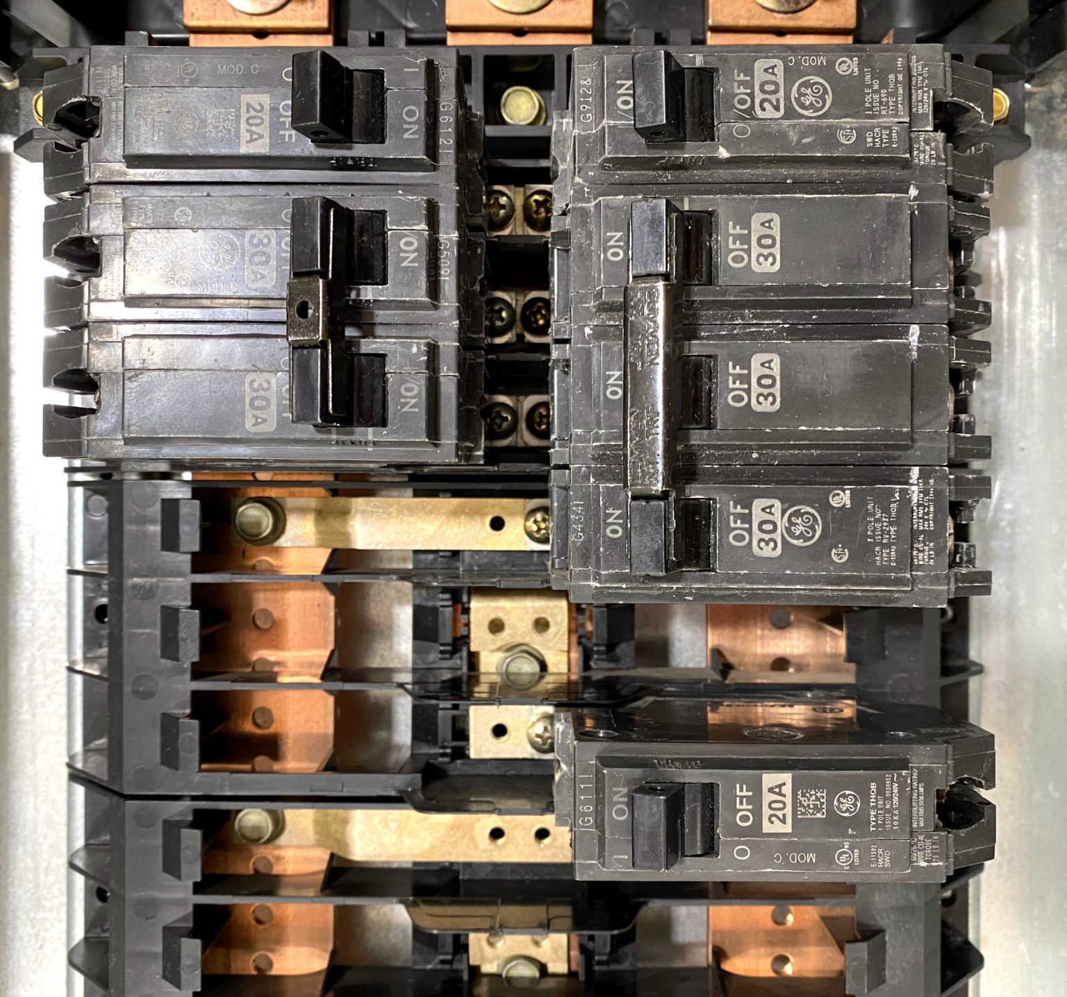 General Electric 3P4W 225Amp 208Y/120Vac 42Cir Main Breaker Panel