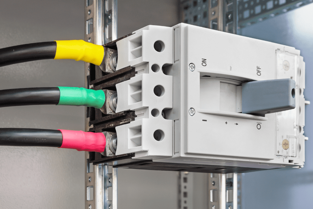 how industrial circuit breakers work