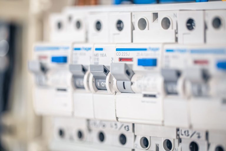 what is air circuit breaker