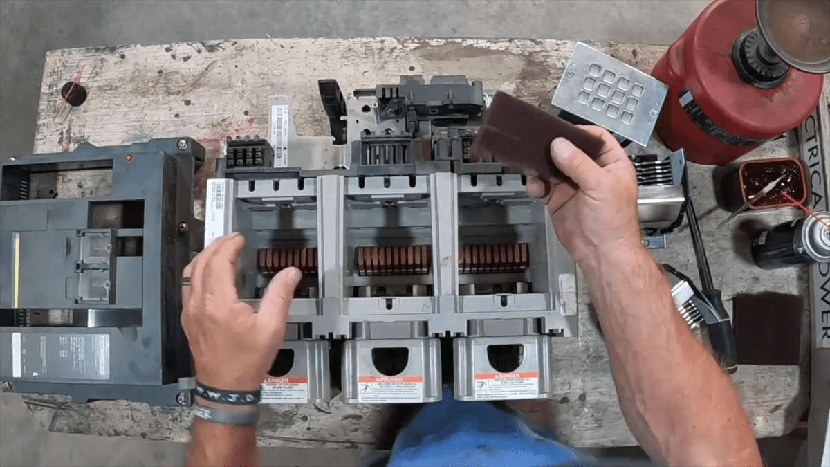 clean contact circuit breaker maintenance