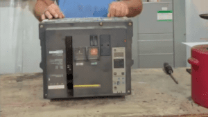 servicing an nw masterpact circuit breaker