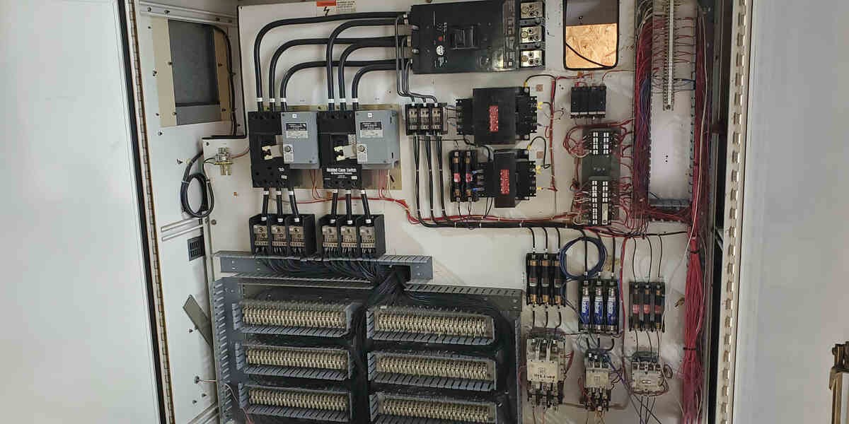 spacing-in-electrical-panel-layout-ensures-electrical-panel-safety